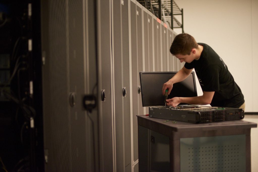 24時間365日、レベル3の技術者が常駐